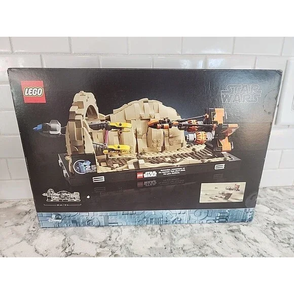 LEGO Star Wars: The Phantom Menace Mos ESPA Podrace Diorama Build/Display 75380 - Picture 3 of 3